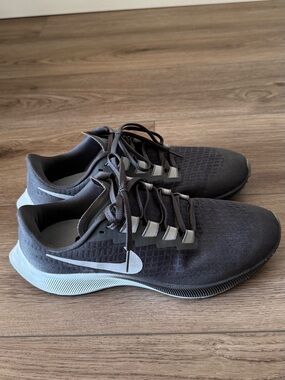 Nike Running Sneakers
Size Men’s US 9